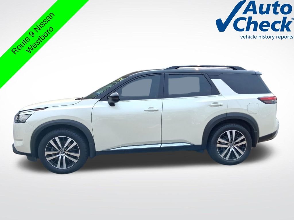 Used 2023 White Nissan Platinum image 3