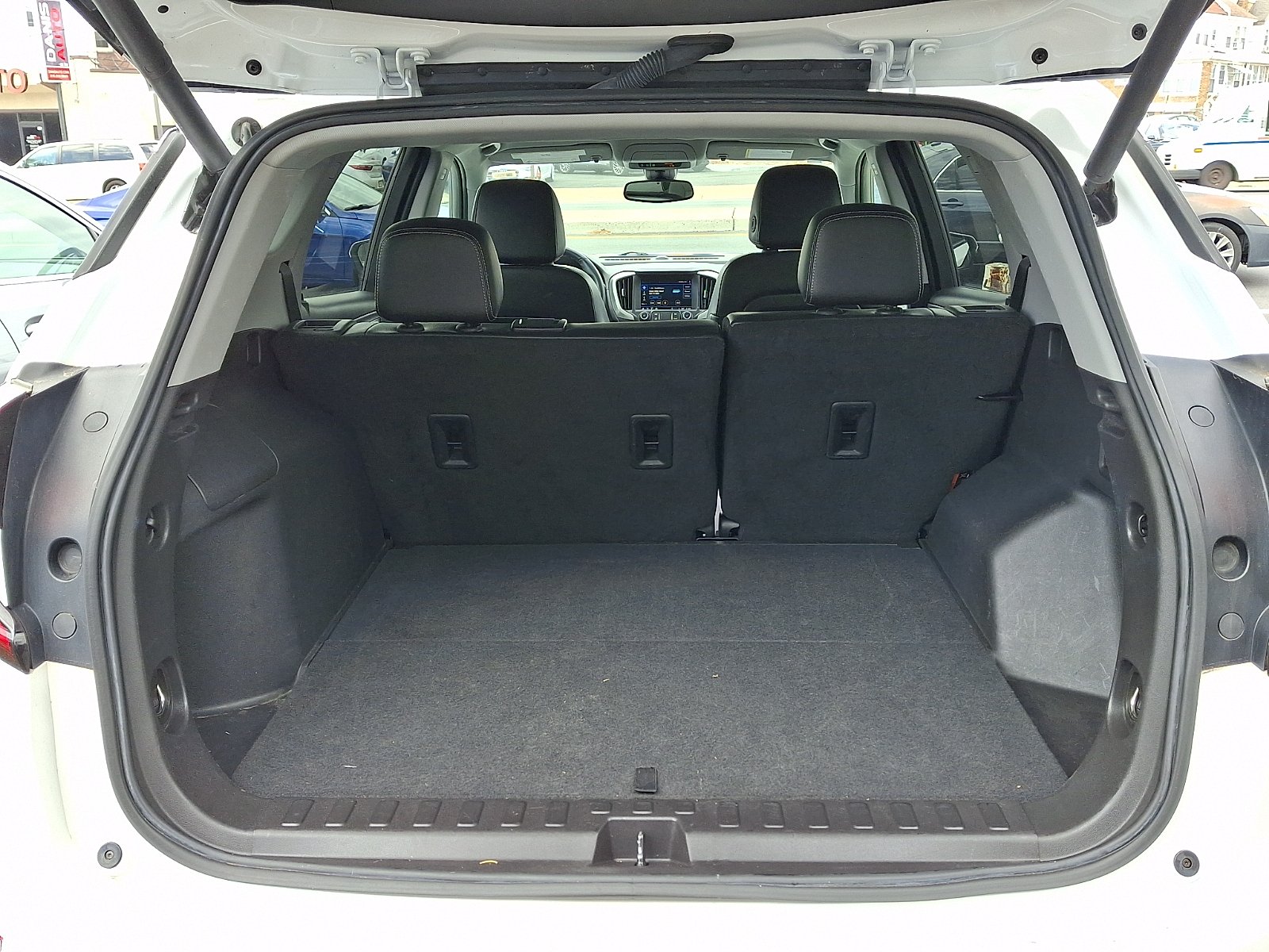 Used 2024 Summit White - GAZ GMC FWD SLT image 27