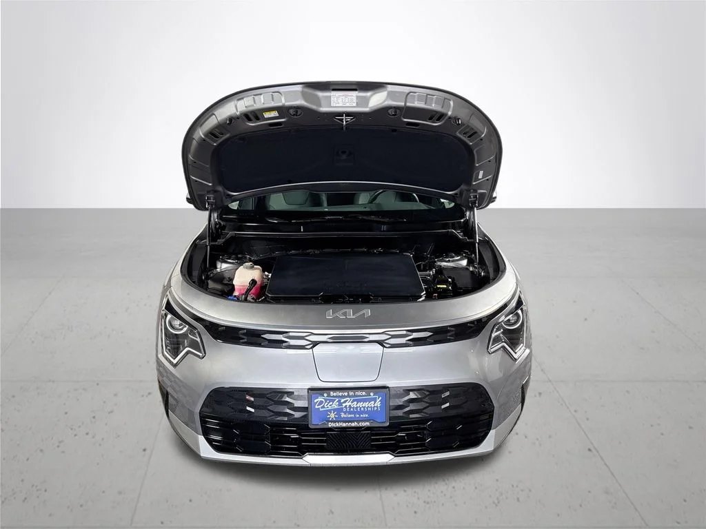 Used 2023 Gray Kia Wind image 22