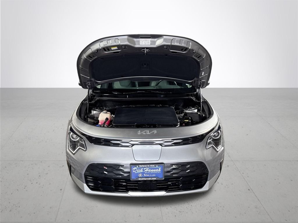 Used 2023 Steel Gray Kia Wind image 22