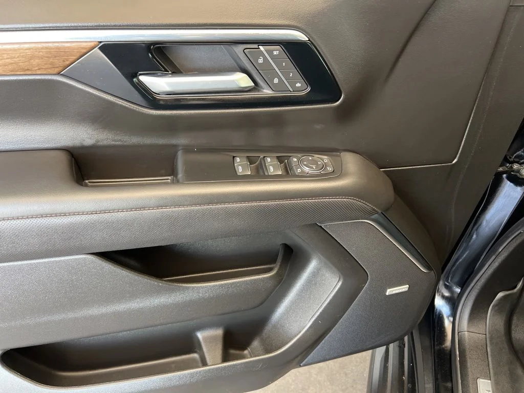 Used 2025 Black Chevrolet High Country image 11