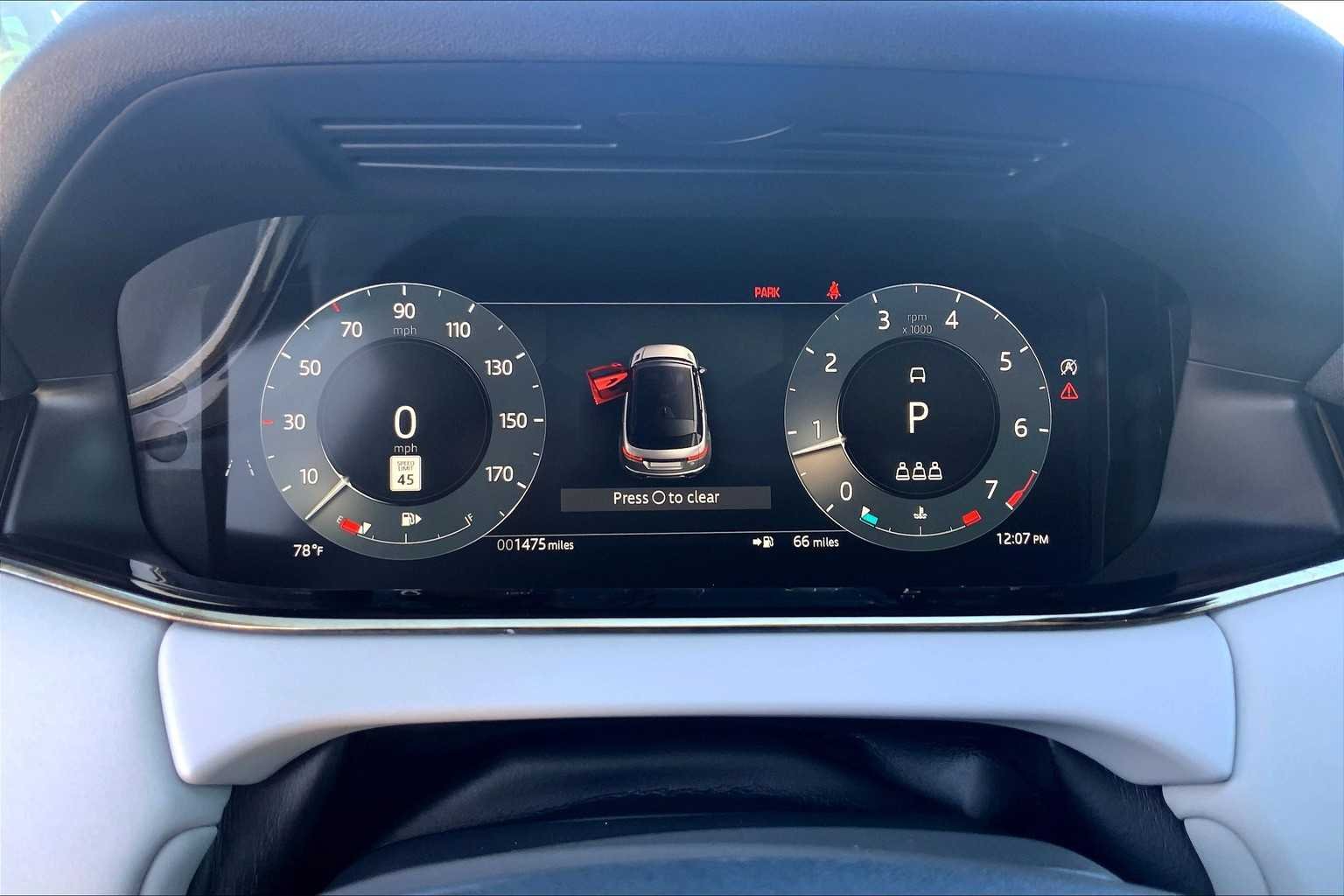 Used 2025 Fuji White Land Rover Dynamic SE image 25