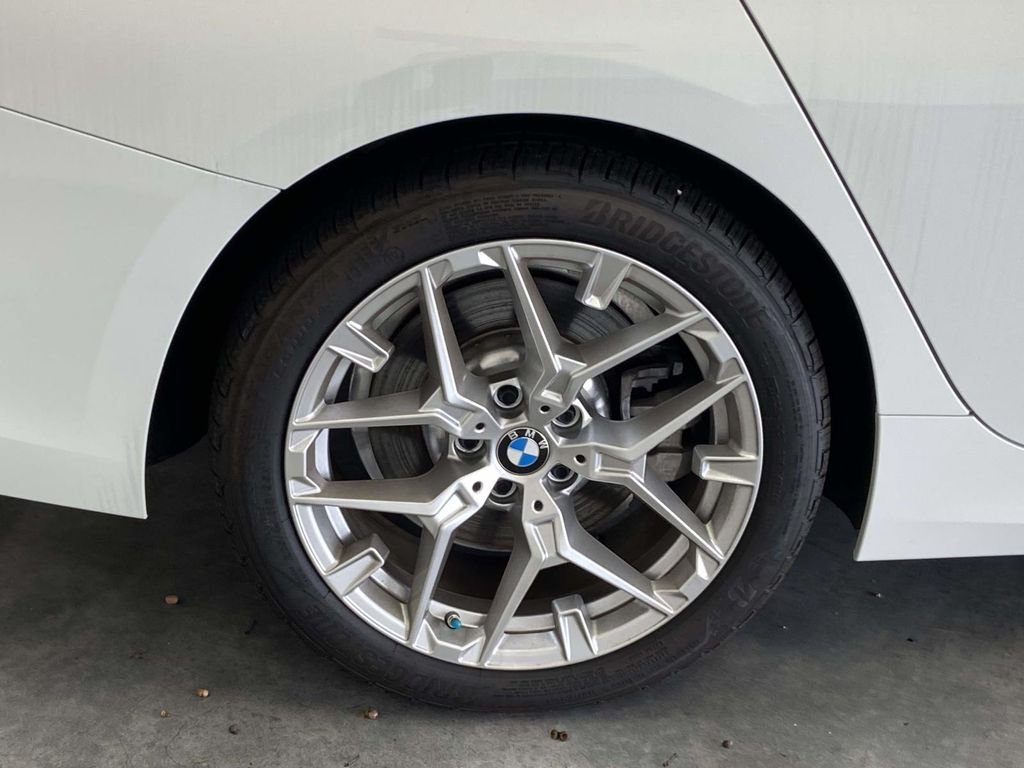 2025 BMW 3 Series 330i - Photo 9