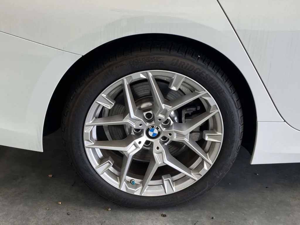2025 BMW 3 Series 330i - Photo 9