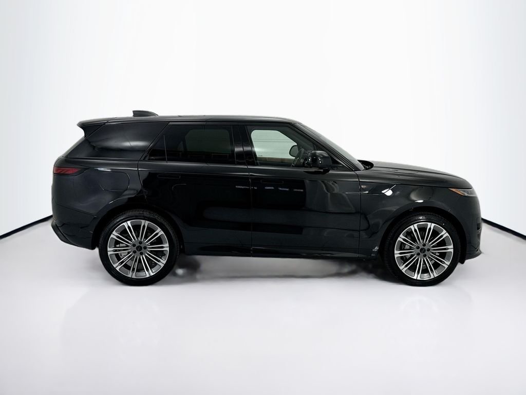 New 2026 Santorini Black Land Rover Dynamic SE image 4