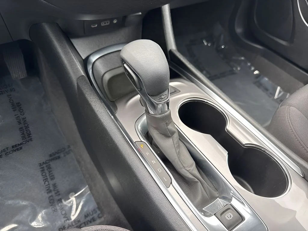 Used 2024 White Chevrolet LT image 17