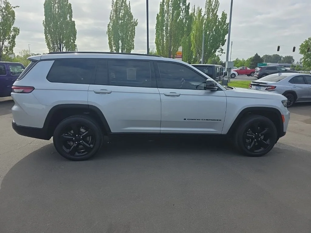 Certified Used 2021 Silver Jeep Altitude image 6