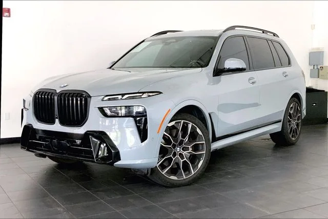 2023 BMW X7 xDrive40i's photo