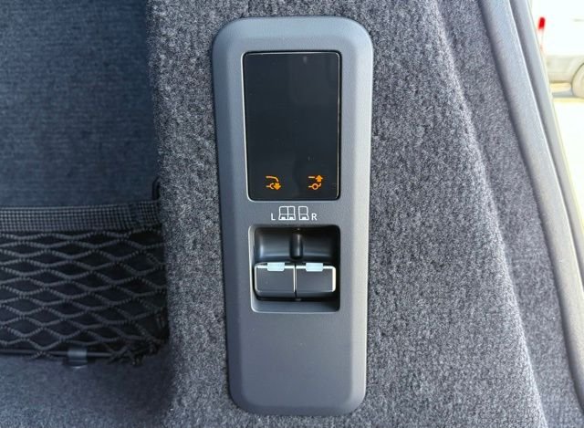 New 2026 Ostuni Pearl White Land Rover Dynamic SE image 44