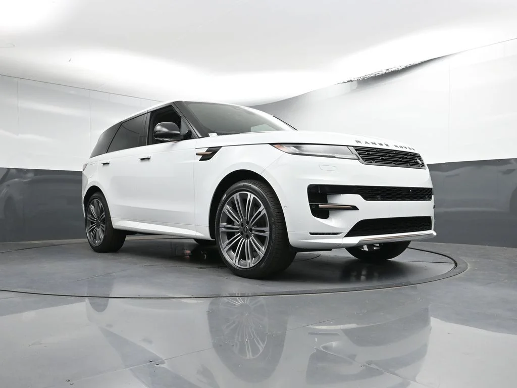Certified Used 2025 White Land Rover Dynamic SE image 27