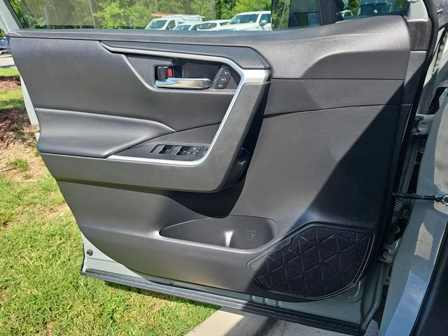 Used 2022 Gray Toyota XLE Premium image 27