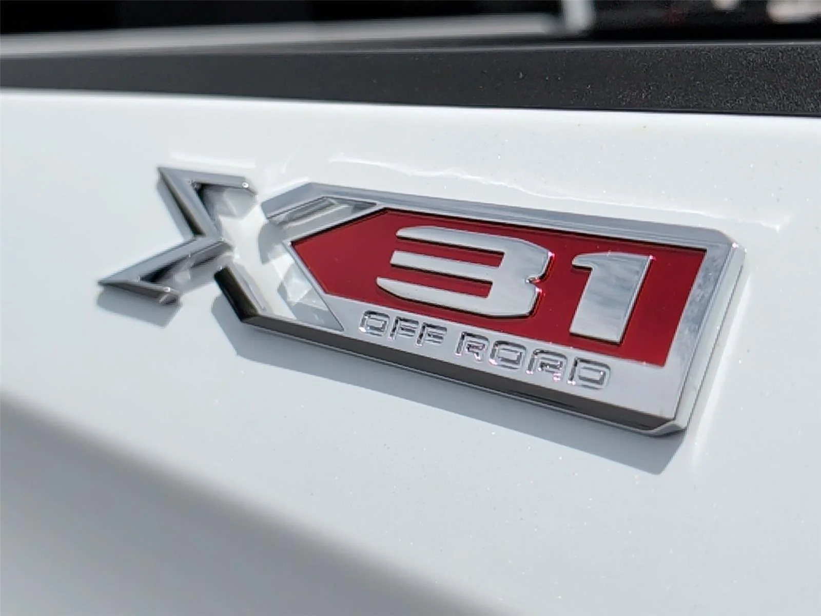 New 2026 Glacier White Tricoat GMC SLT image 38