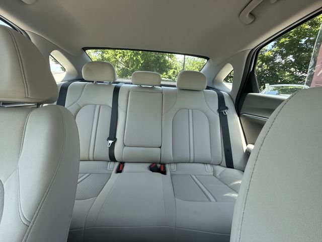 Used 2024 White Hyundai SEL image 21