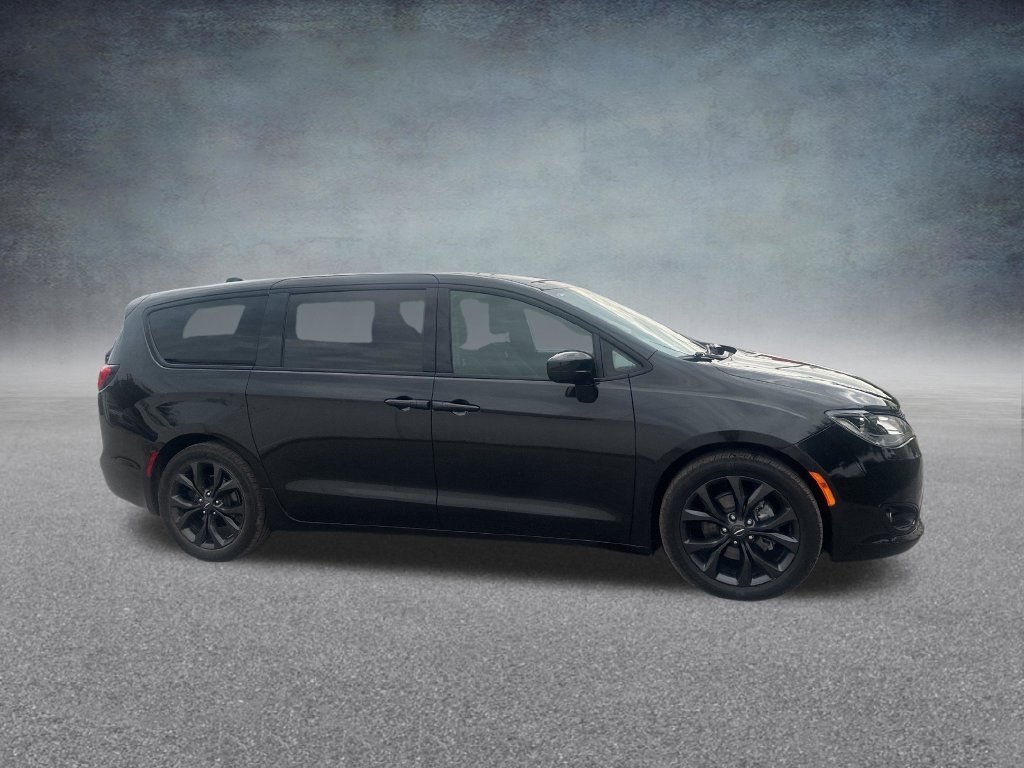 Used 2020 Black Chrysler Touring image 5