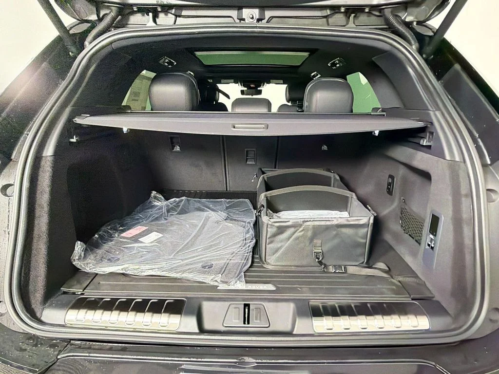 New 2026 Carpathian Grey Land Rover Dynamic SE image 28