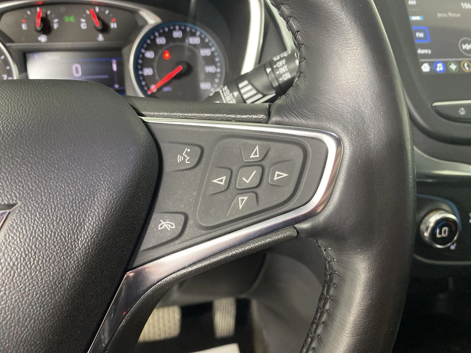 Used 2019 Summit White Chevrolet LT image 23