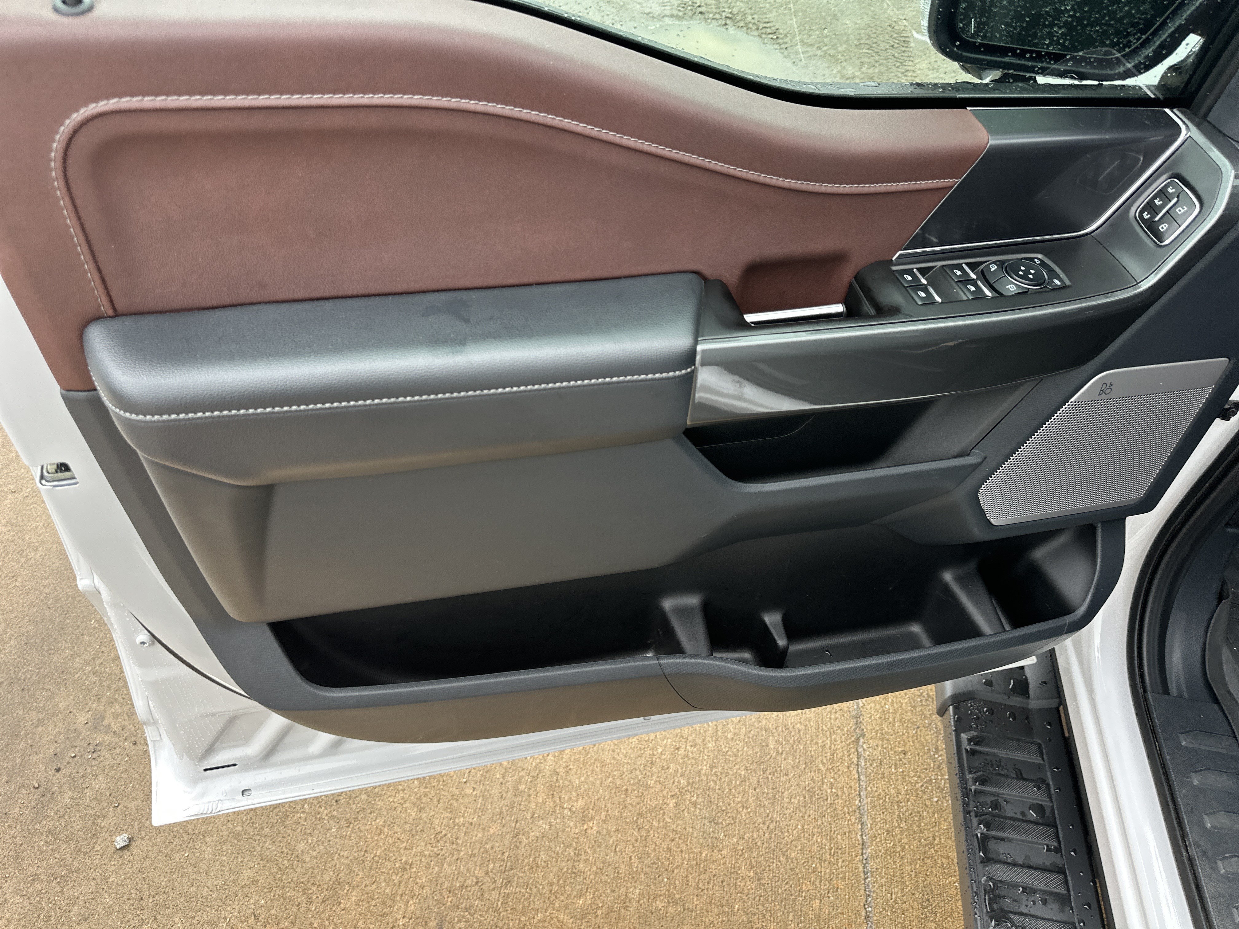 Used 2023 Oxford White Ford Lariat image 11