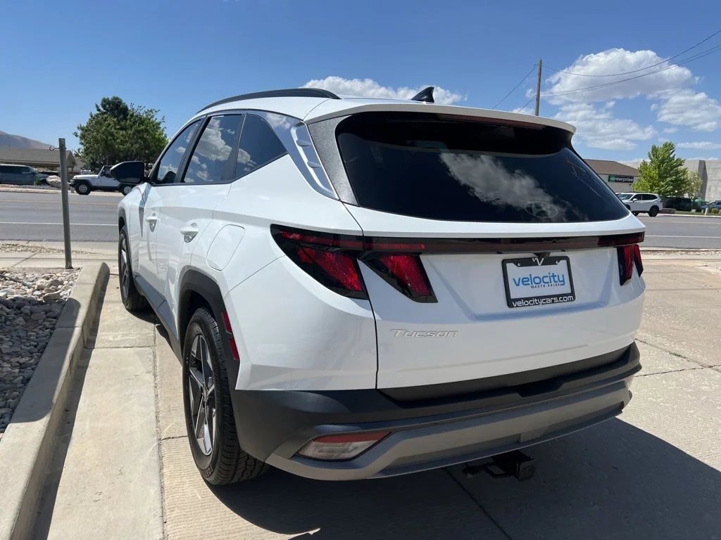 Used 2025 White Hyundai SEL image 4