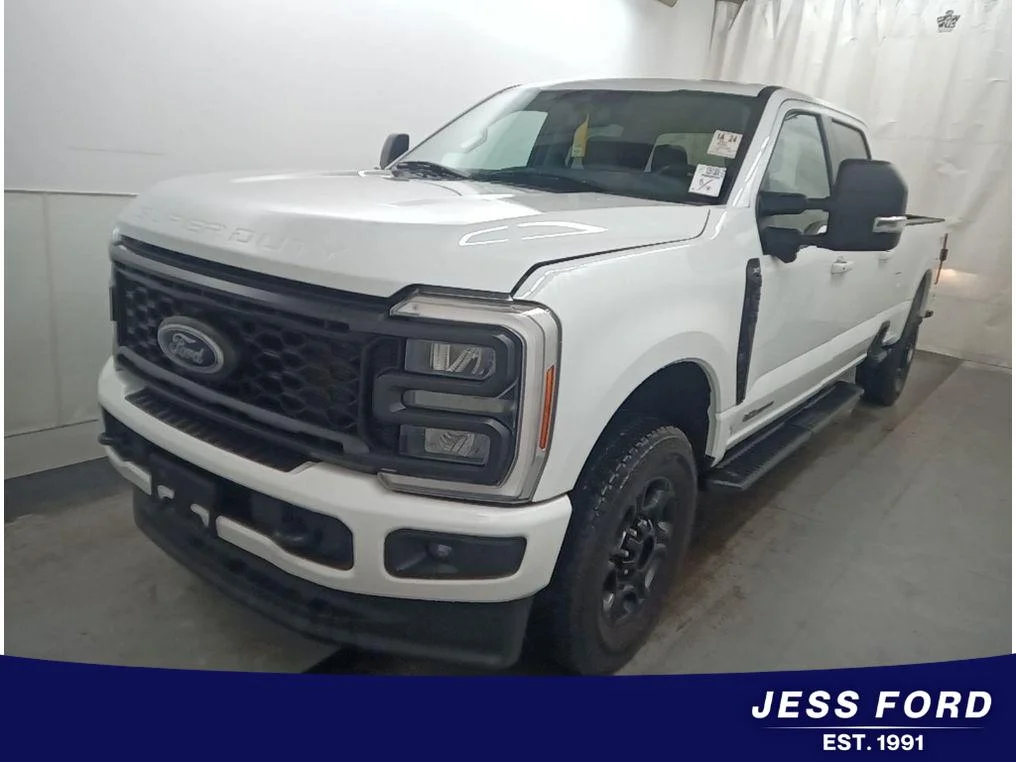 Used 2023 Oxford White Ford XLT image 1