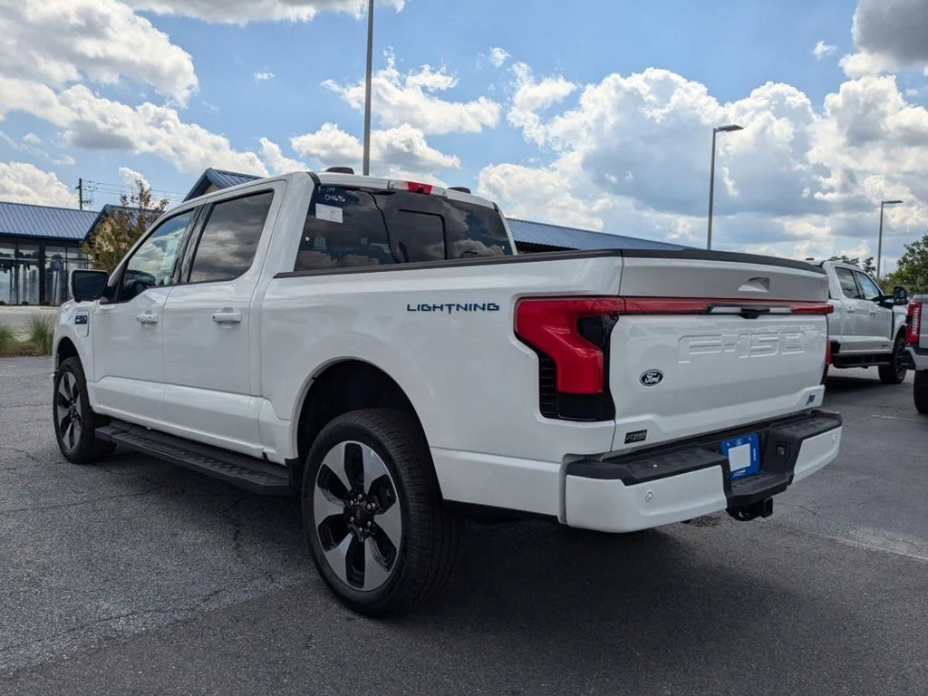 2025 Ford F-150 Lightning Platinum - Photo 6
