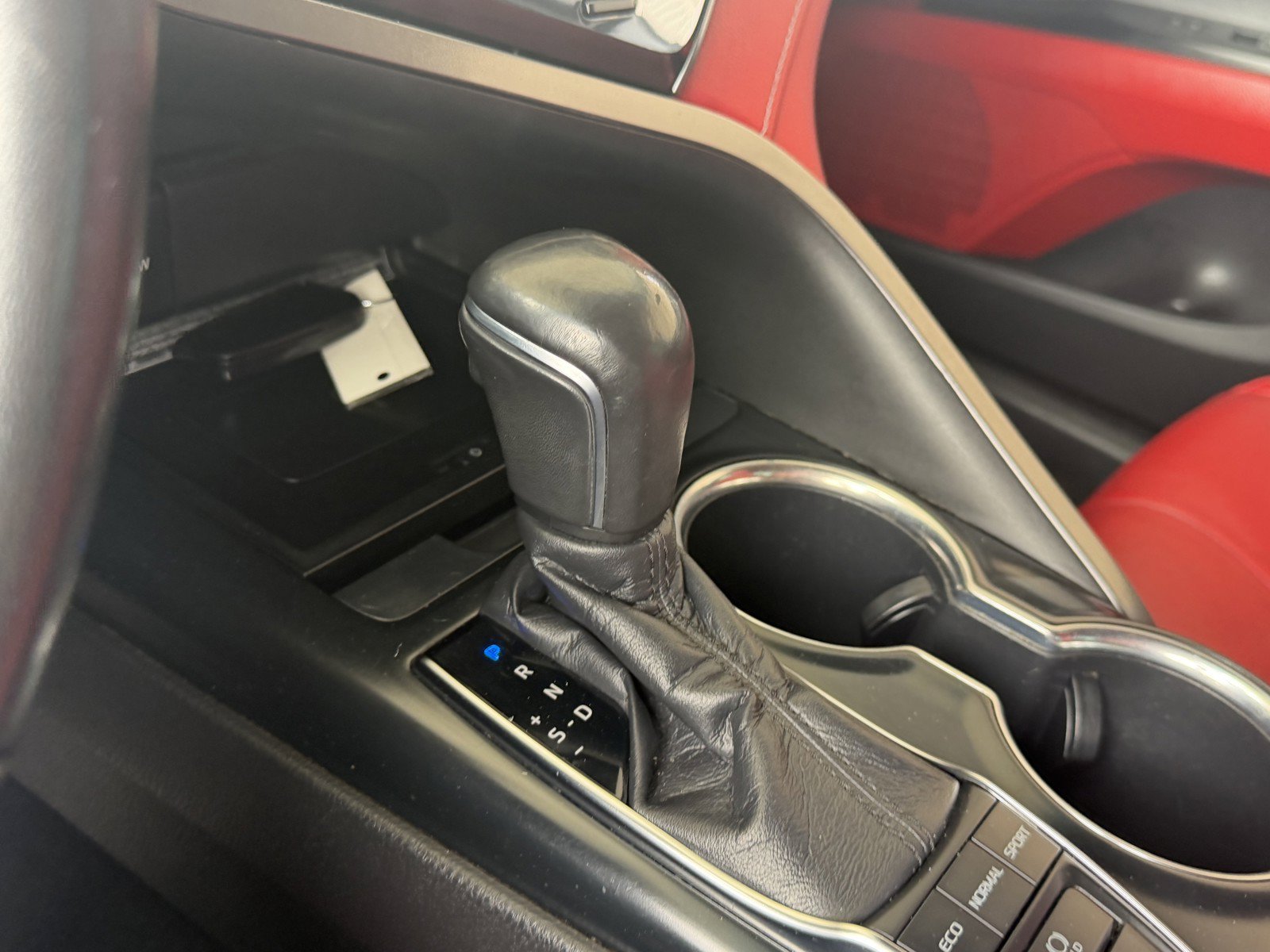 Used 2019 Wind Chill Pearl Toyota XSE V6 image 12