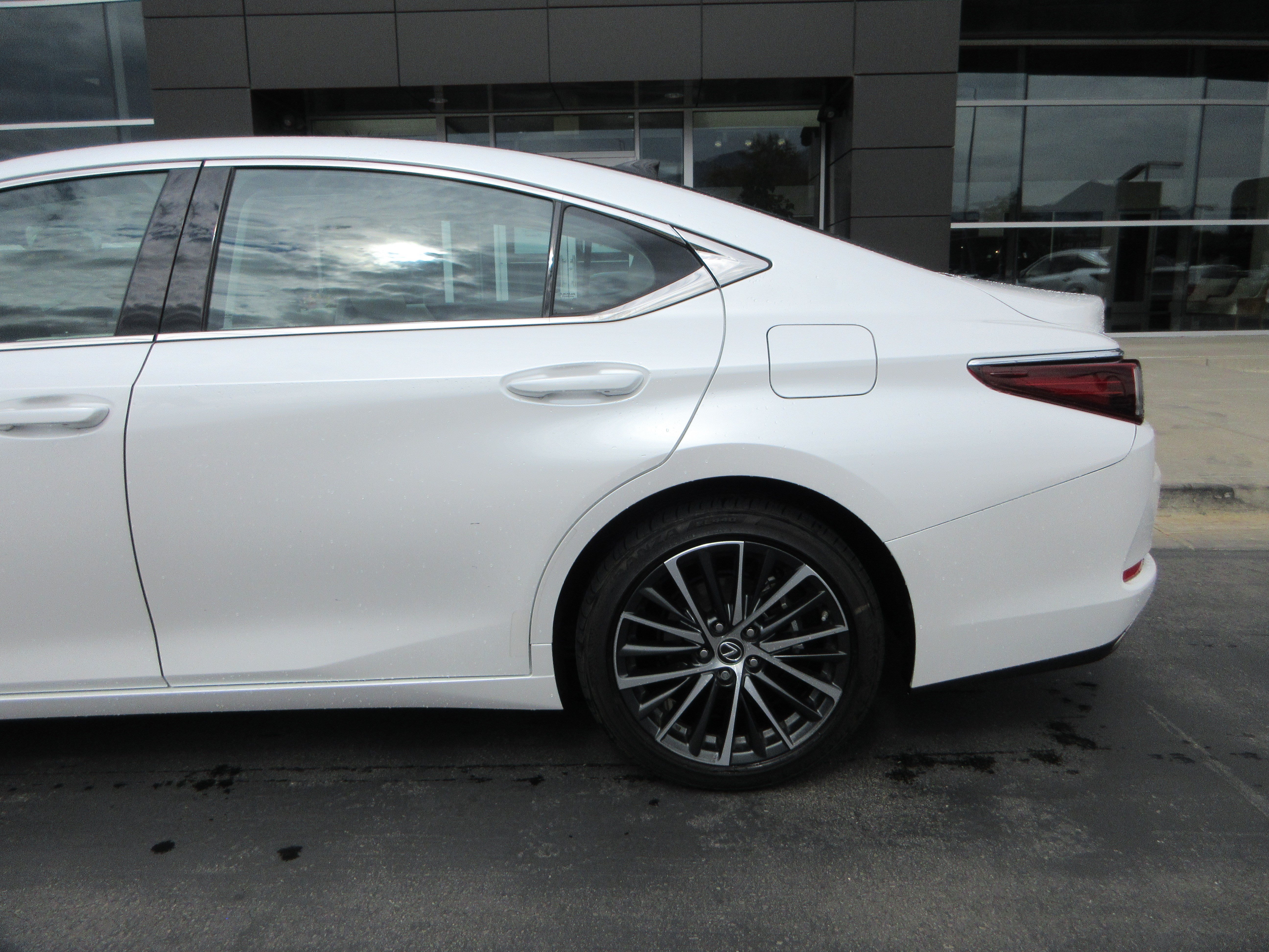 Used 2024 Eminent White Pearl Lexus 350 image 4