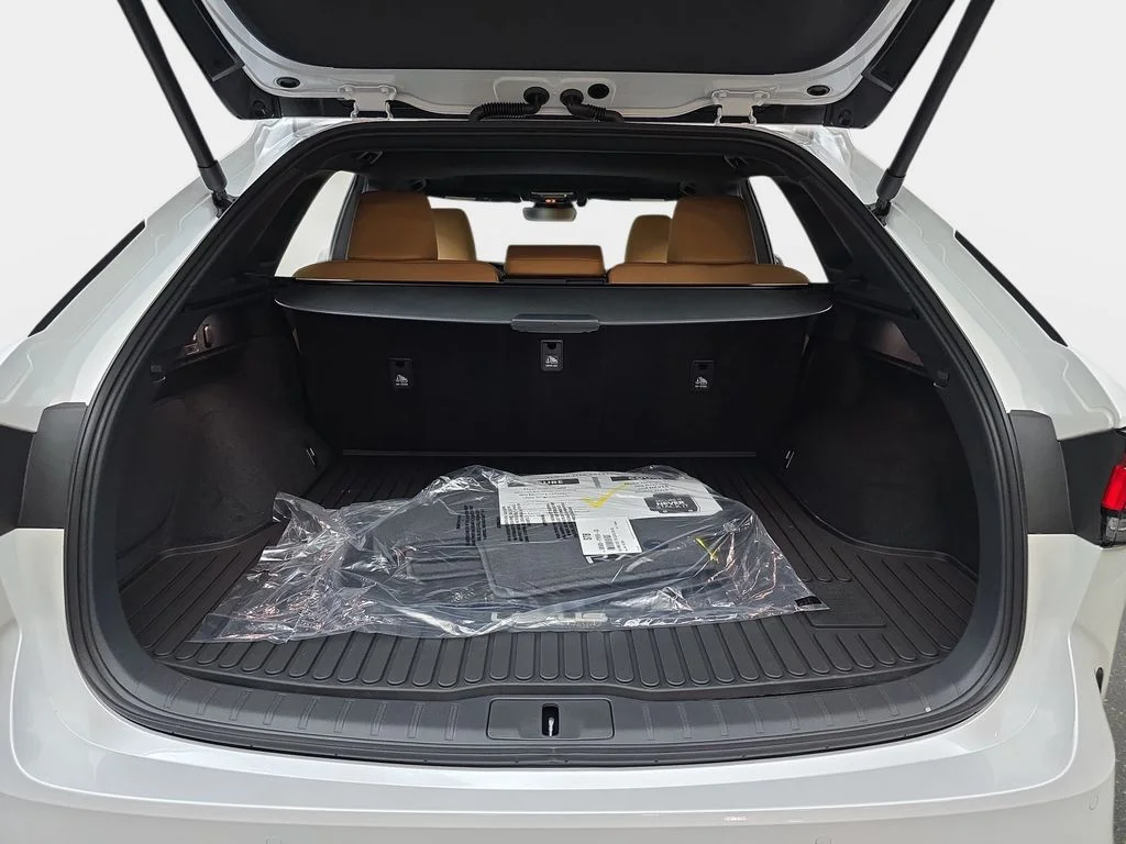 New 2026 Eminent White Pearl Lexus PREMIUM image 12