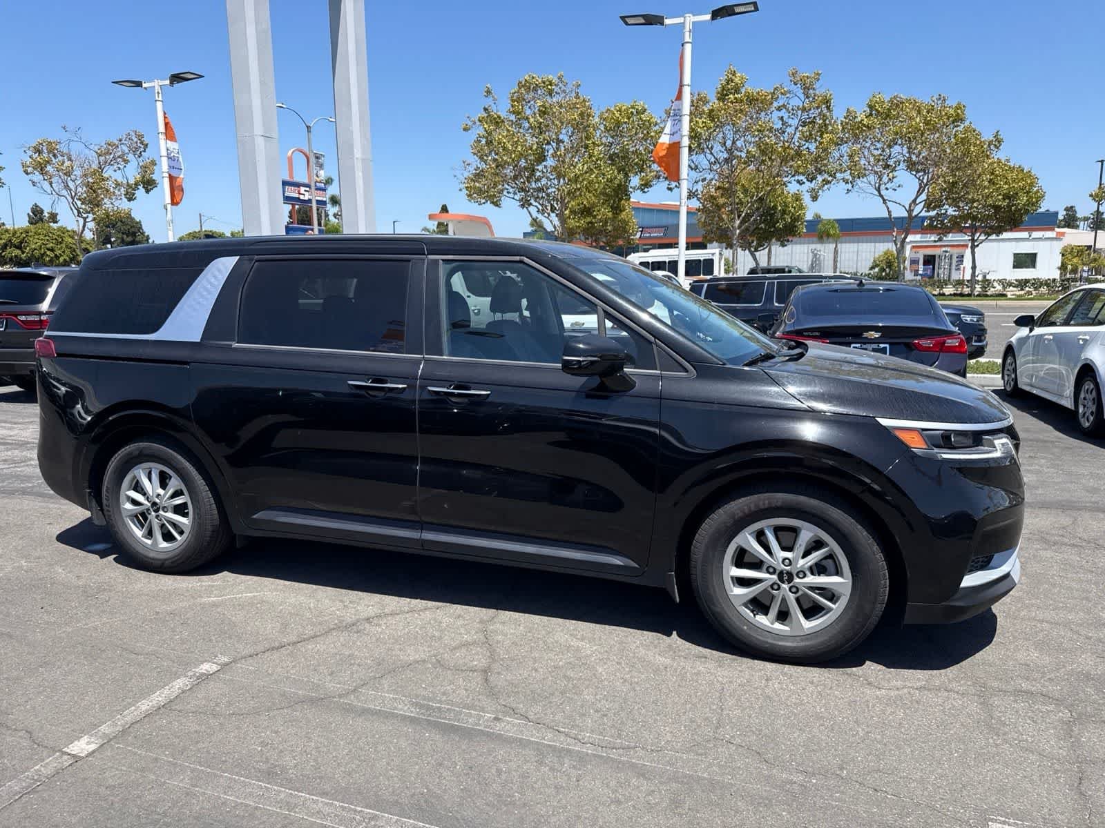 Used 2024 Aurora Black Pearl Kia LX image 11
