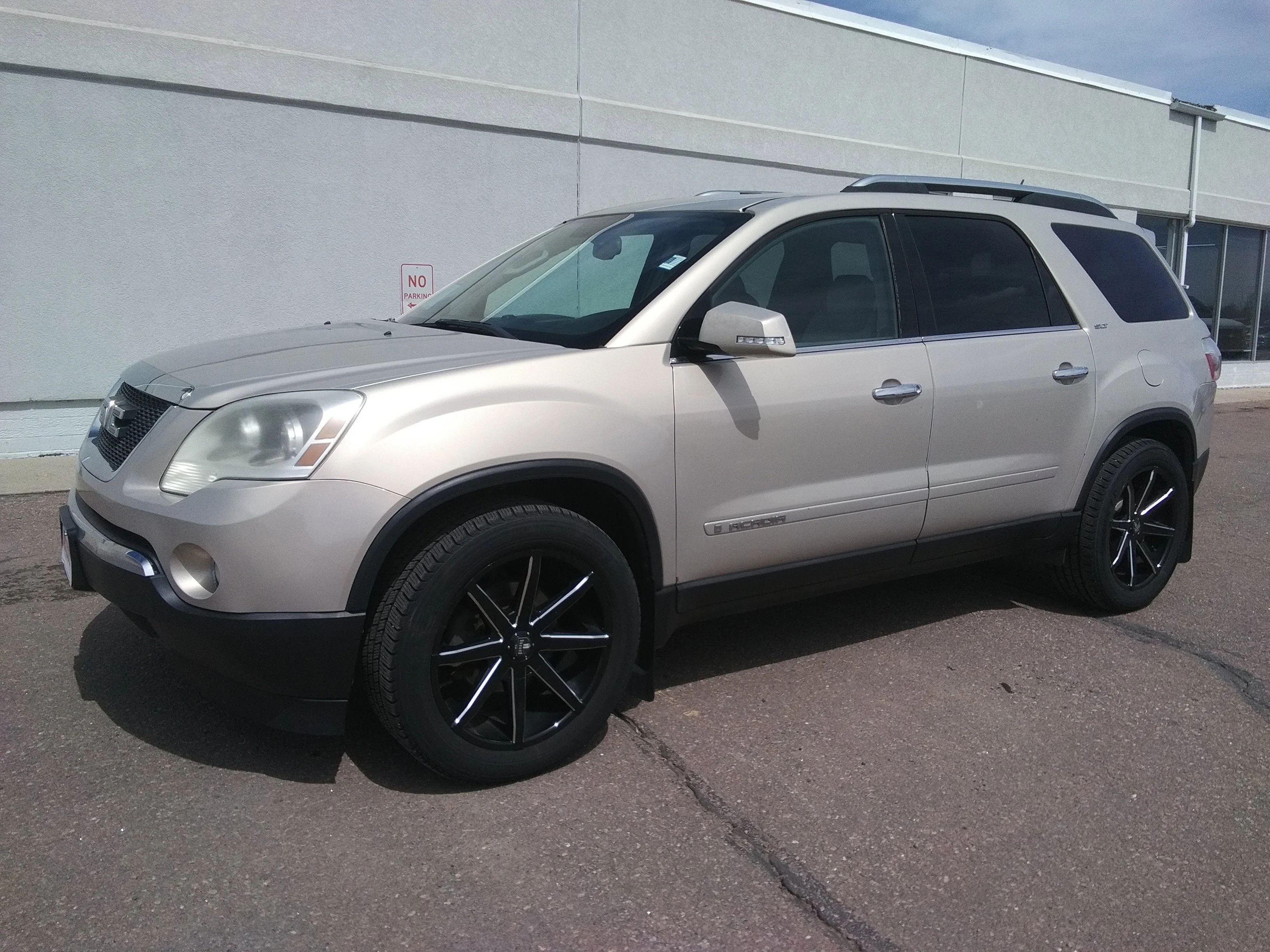 Used 2007 GMC Acadia SLT2 with VIN 1GKEV33757J122086 for sale in Aberdeen, SD
