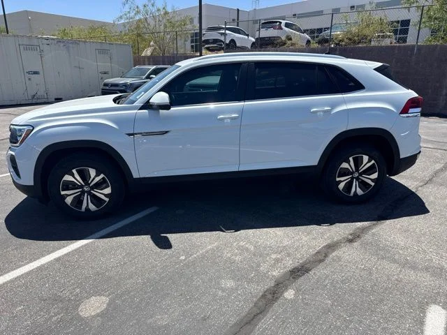 2024 Volkswagen Atlas Cross Sport 2.0T SE's photo