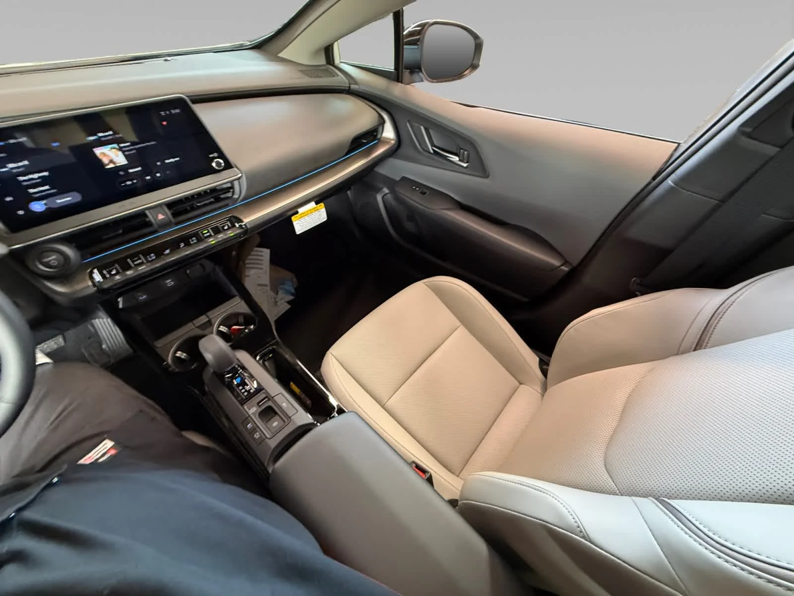 2027 Toyota Prius XLE - Photo 21