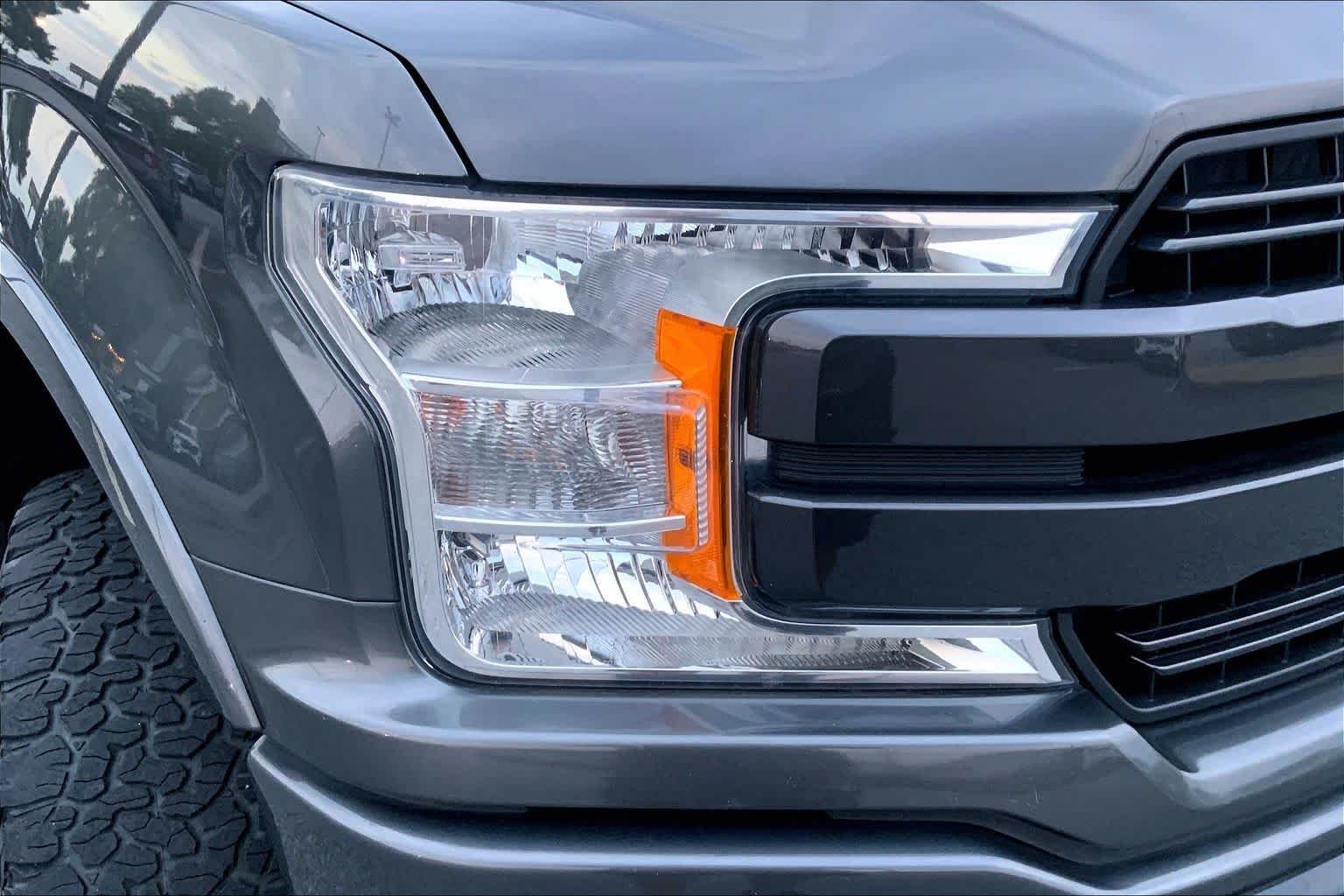 Used 2018 Magnetic Metallic Ford LARIAT image 26