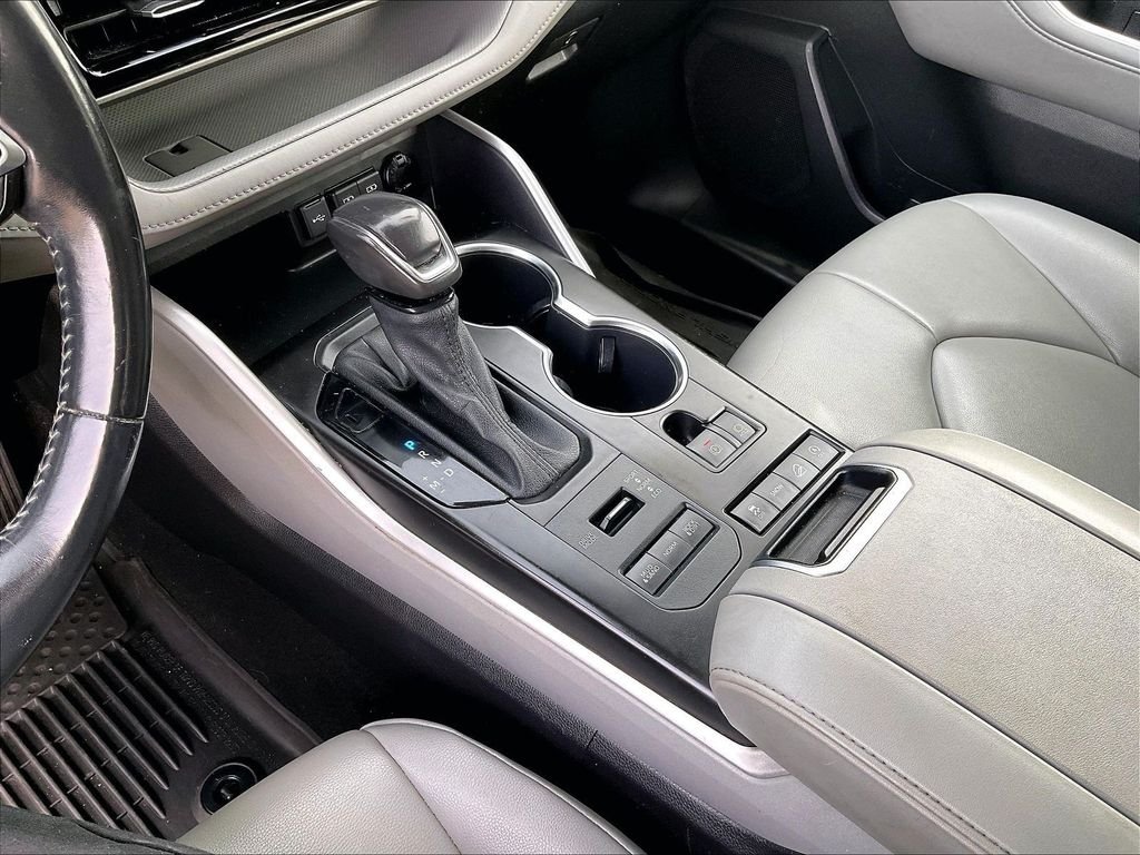 Used 2020 Blue Toyota XLE image 21