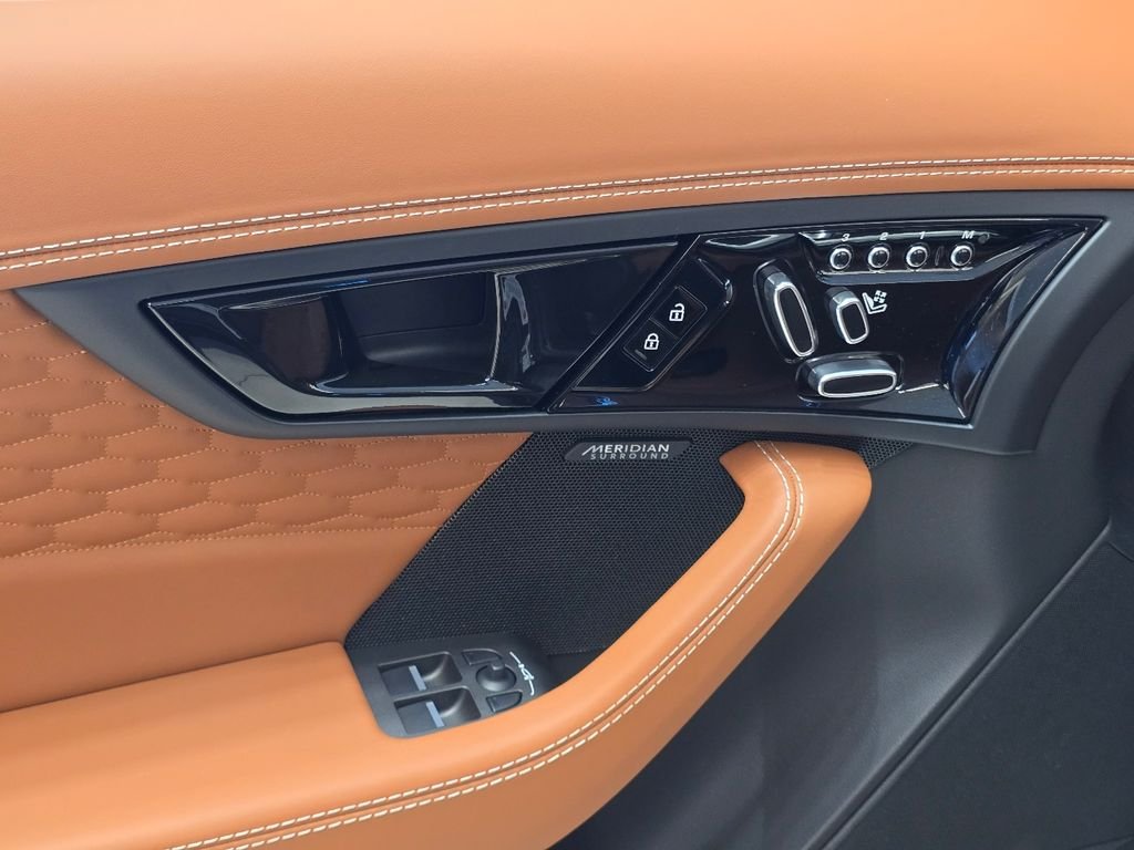 2024 Jaguar F-Type R75 - Photo 32
