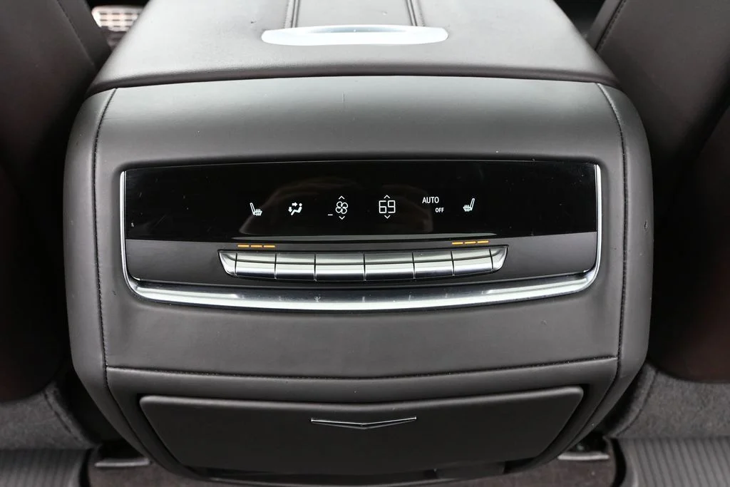 2024 Cadillac Escalade V-Series - Photo 38