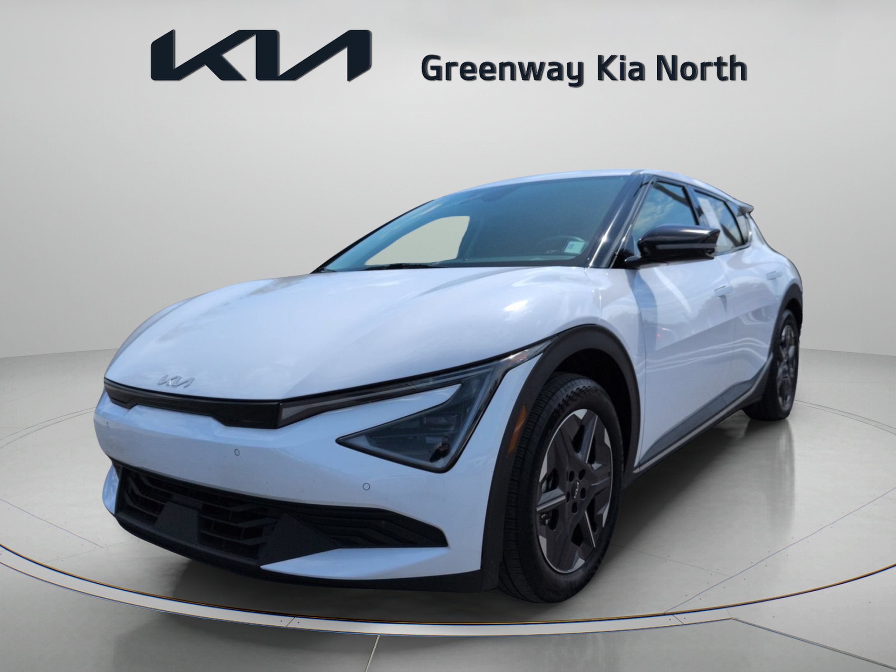Certified Used 2025 Glacier White Pearl Kia Light image 4