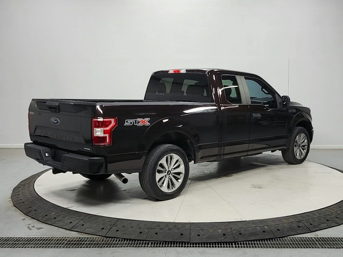 Used 2018 Red Ford XL image 7