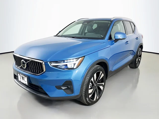 2025 Volvo XC40 