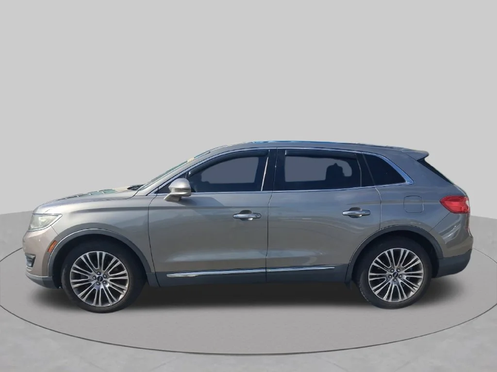 Used 2016  Lincoln Reserve image 9