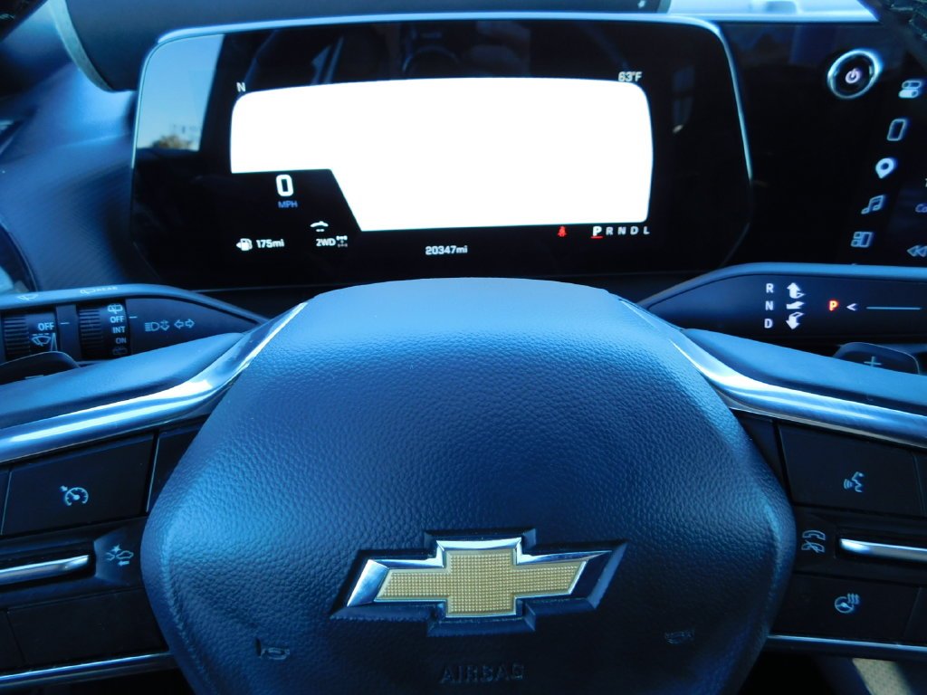 Used 2025 White Chevrolet LT image 32