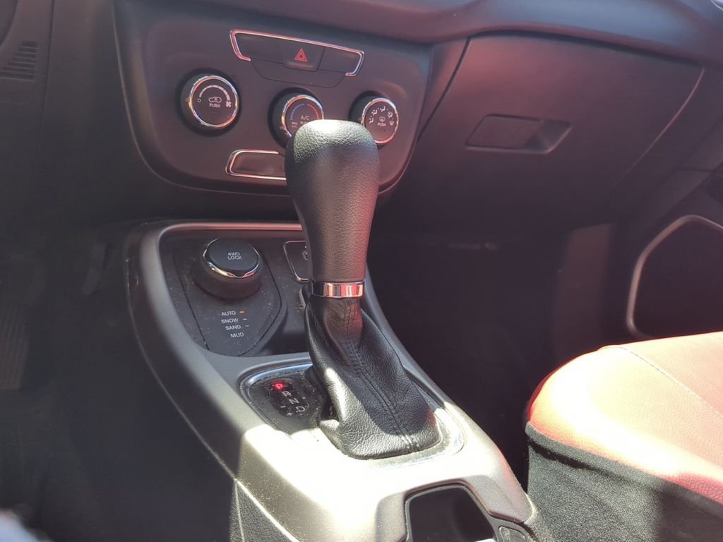 Used 2018 Silver Jeep Sport image 17