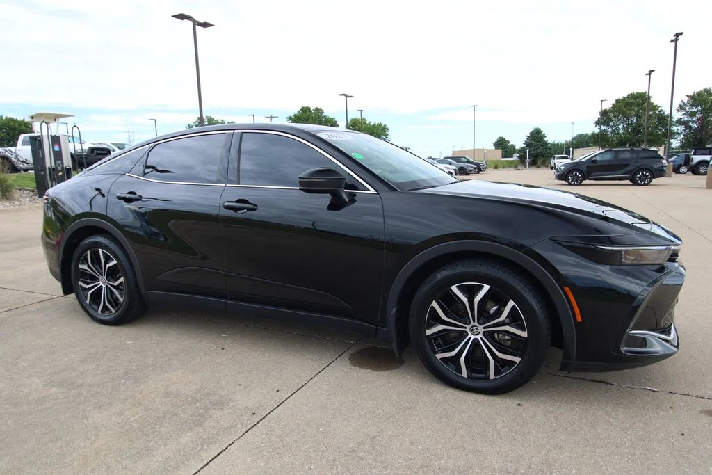 Used 2023 Black Toyota XLE image 3