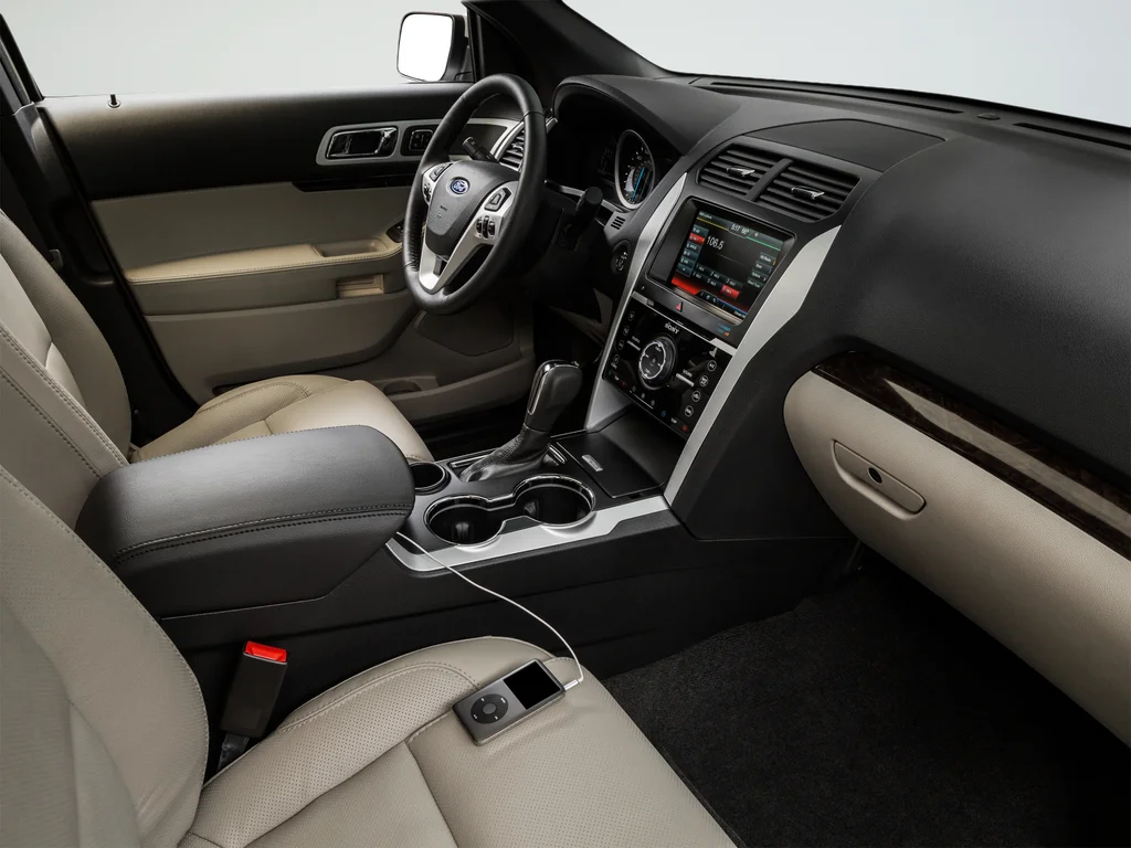 Used 2015 White Ford Limited image 33
