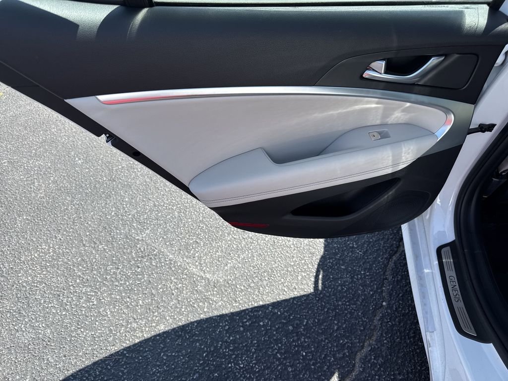 Used 2025 White Genesis 2.5T image 21
