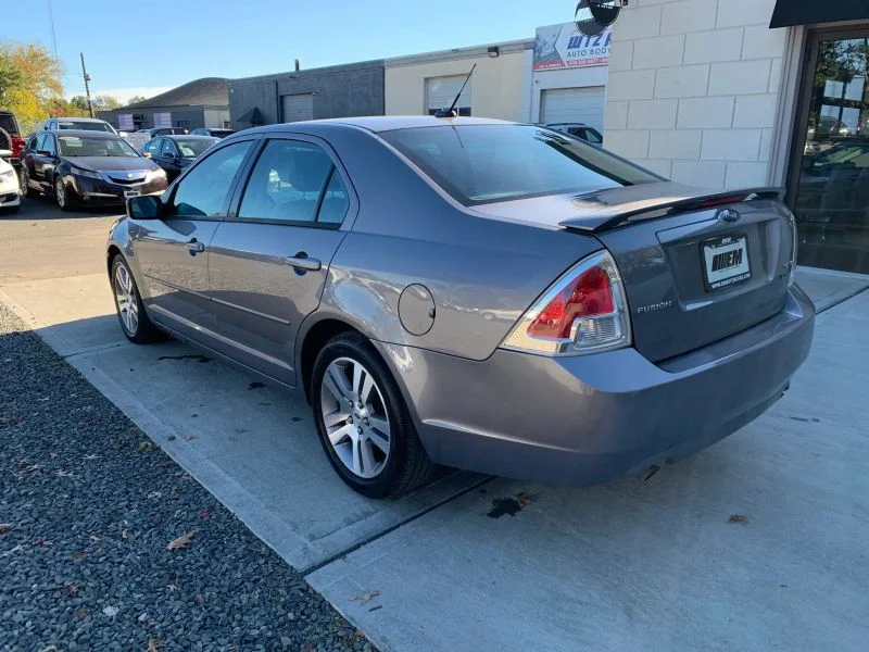 Used 2007 Gray Ford SE Sedan 4D image 8