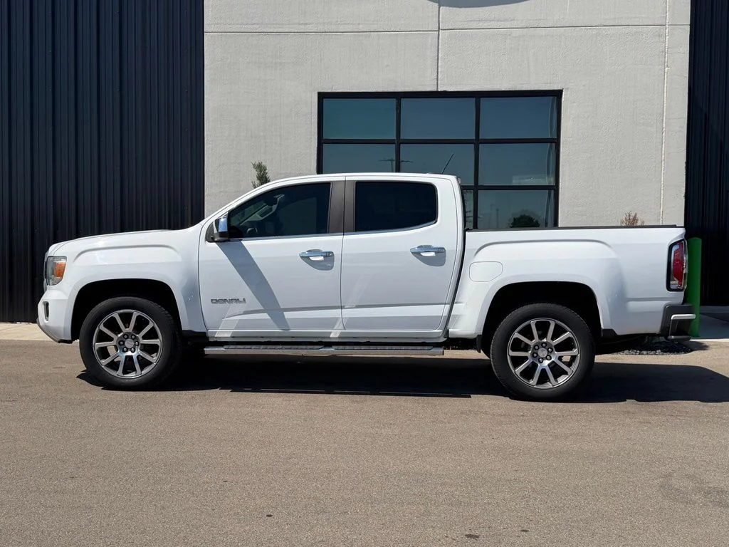 Used 2018 White GMC Denali image 2
