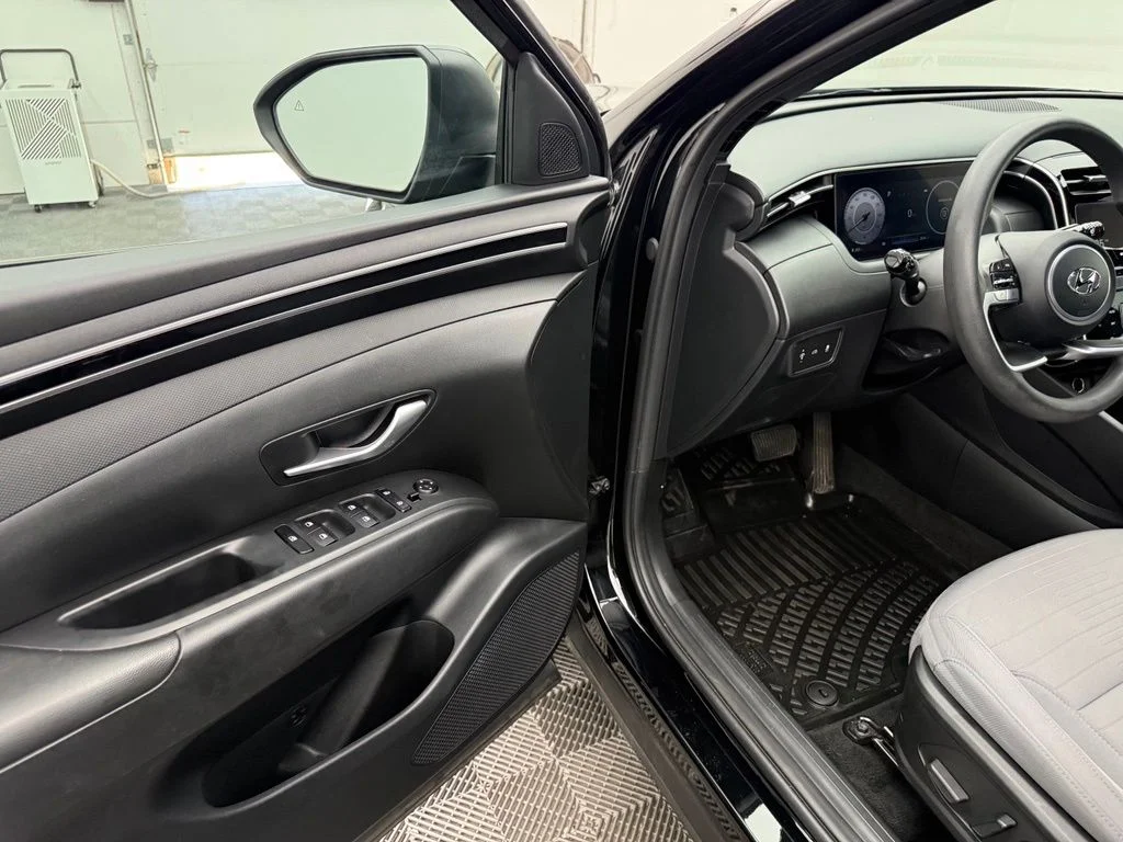 Used 2024 Black Hyundai SEL image 16