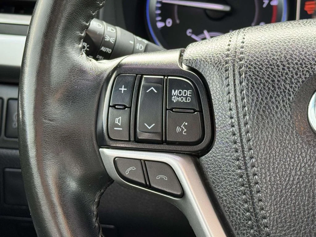 Used 2019 Gray Toyota XLE image 23