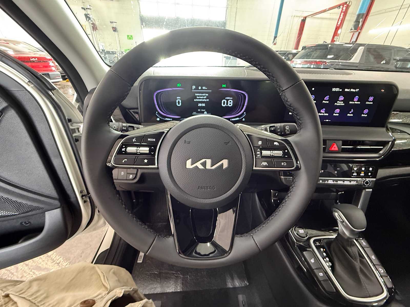 New 2026 Clear White/Black Roof Kia S image 12