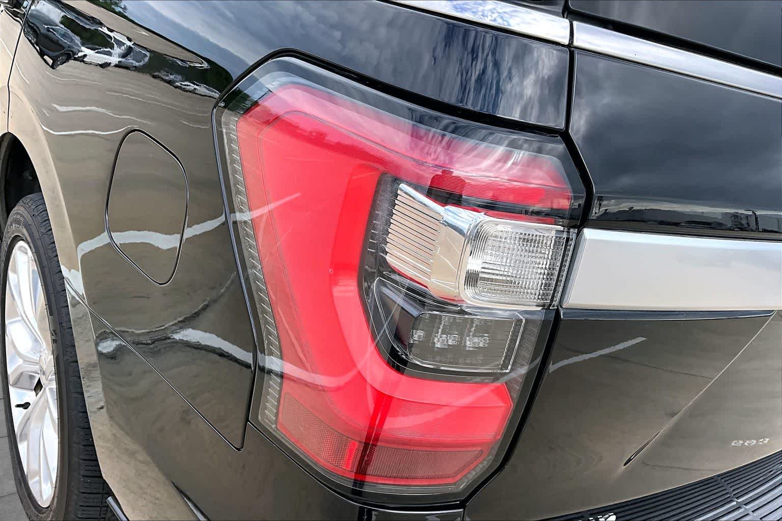 Used 2019 Agate Black Metallic Ford Platinum image 28